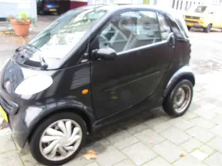 Smart zwart voor demontage sloopauto inkoop Den haag