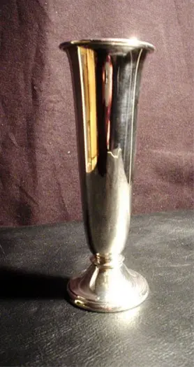 Verzilverd vaasje, jr'50,12,2 cm hoog,niet gestempeld,zgst