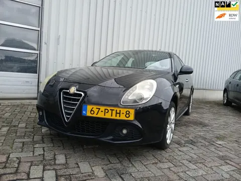 Alfa Romeo Giulietta 1.4 T Distinctive - Clima - Cruise - Start niet - Schade