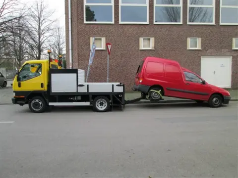 Seat Inca 1.9 D Rood Plaatwerk en Diverse Onderdelen