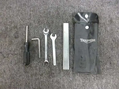 GEREEDSCHAPSET Triumph Speed Triple 1050 2011 - 2012