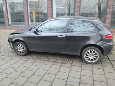 Alfa Romeo 147 2004 Plaatwerk en Onderdelen