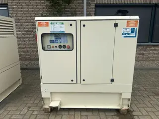 Lombardini LDW 702 Mecc Alte Spa 5 kVA Supersilent noodstroom generatorset as New !