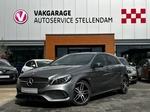 Mercedes-Benz A-klasse 180 AMG Pakket|Carplay|Camera|Afn Trehaak|18" LM|Sportstoelen|Pdc V+A.