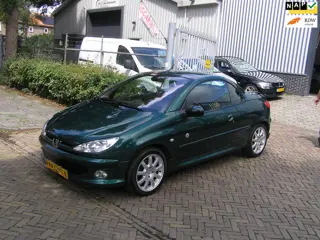 Peugeot 206 CC 2.0-16V Roland Garros nap airco apk nieuwe apk