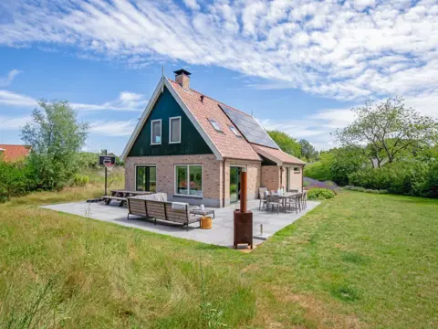Luxe vakantiehuis aan de bosrand dichtbij de duinen en strand