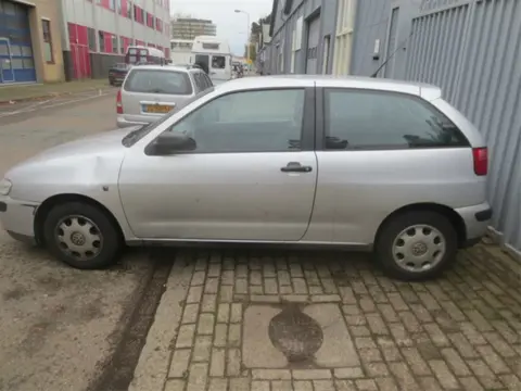 Seat Ibiza 1.4 bouwjaar 2000 Plaatwerk kleurcode L57N