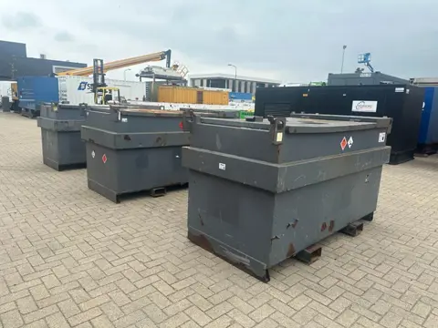 IBC Steenbergen Kiwa IBC 2000 liter dieseltank met handpomp Milieutank