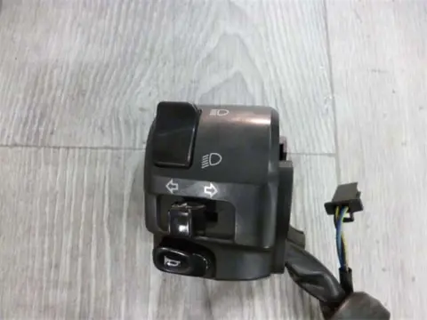 STUURSCHAKELAAR LINKS Yamaha YZF 600 Thundercat 1996 - 2003