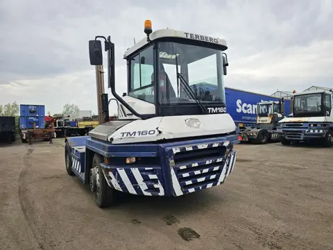 Terberg RT283 | TERMINAL TRACTOR 4X4| TURNING CHAIR. | AUTOMATIC GEAR | 25000 HOURS | 8 PIECES | hyd