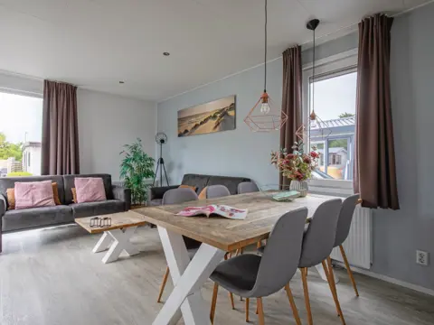 Luxe modern chalet met ligging vlakbij het Noordzeestrand