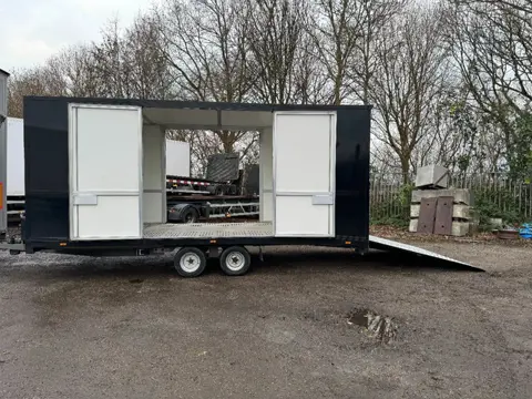 MOETEFINDT REMOTE CONTROL LIFT + WINCH (bj 2011)