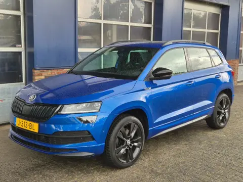SKODA KAROQ 1.5 TSI Sportline. Business. Aut, Trekhaak, Pano, Stoelverw, Camera ALL IN PRIJS.