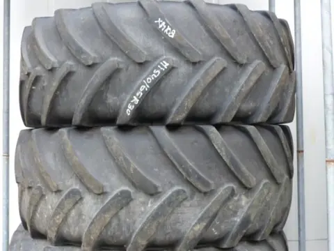 R30 Michelin 540/65R30