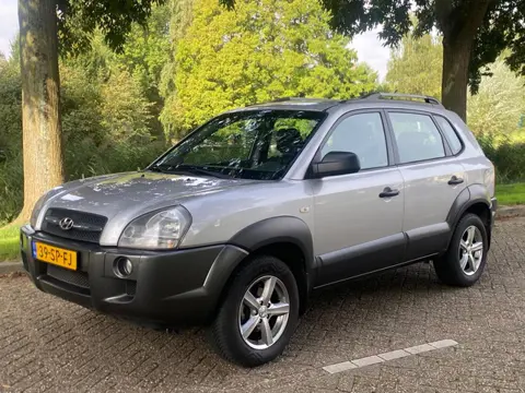 Hyundai Tucson 2.0i Active 2006 trekhaak! keurig onderhouden! nieuwe koppeling+distributieriem! rook