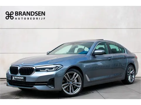 BMW 5 Serie 540i High Executive Pano-Head up-Trekhaak-19"-Keyless