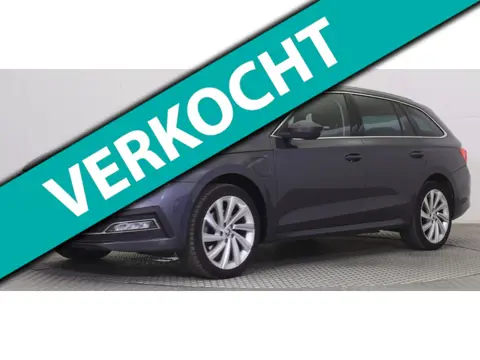 Skoda Octavia Combi 1.4 TSI PHEV 204PK BUSINESS EDITION CAMERA VIRTUAL DAB+ STOELVERWARMING KEYLESS