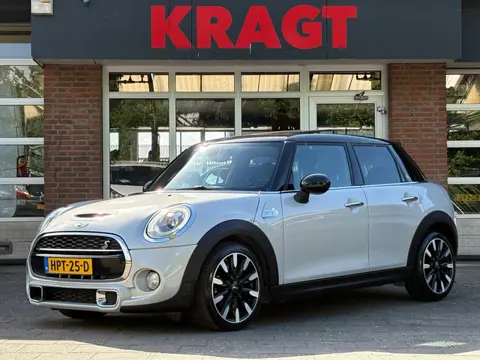 Mini Mini Cooper S Chili Serious Business 2.0 192 pk - LED - Panodak - Zeer compleet!
