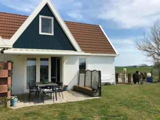 Compleet ingericht vakantiehuis met omheinde tuin