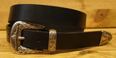 Jeans riem met metalen punt " Bloemenmotief " Zwart