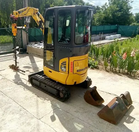 Komatsu PC 16 R HS met aanhanger