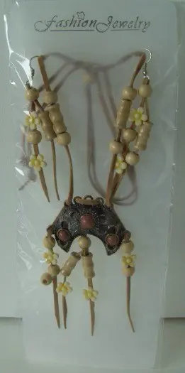 KETTING MET OORBELLEN HOUT &amp; METAAL (2) NIEUW