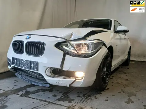 BMW 1-serie 116i Business+ - Airco - Navi - Front Schade