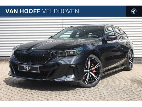 BMW i5 Touring eDrive40 M Sport / Panoramadak / Trekhaak / Adaptieve LED / Parking Assistant Plus / 