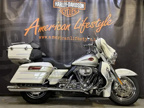 Harley-Davidson Touring Touring Electra Glide Ultra Classic CVO FLHTCUSE