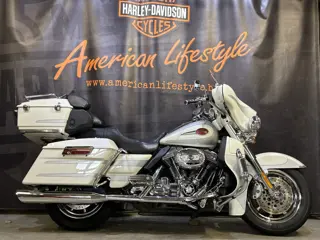 Harley-Davidson Touring Touring Electra Glide Ultra Classic CVO FLHTCUSE