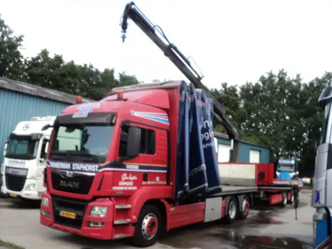 MAN TGS 26.400 met kraan hiab 144 en aanhanger merk krone