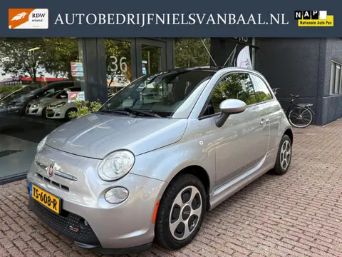 Fiat 500 E 24kwh Clima/Pano/PDC/Navi/86Dkm/Zeer netjes