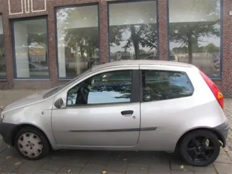 Fiat Punto Zilver Plaatwerk Sloopauto inkoop Den haag