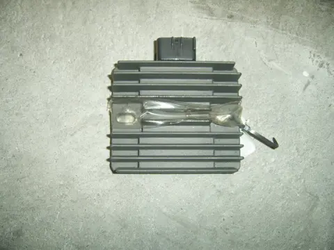SPANNINGSREGELAAR Suzuki DL 1000 V STROM 2002 - 2004