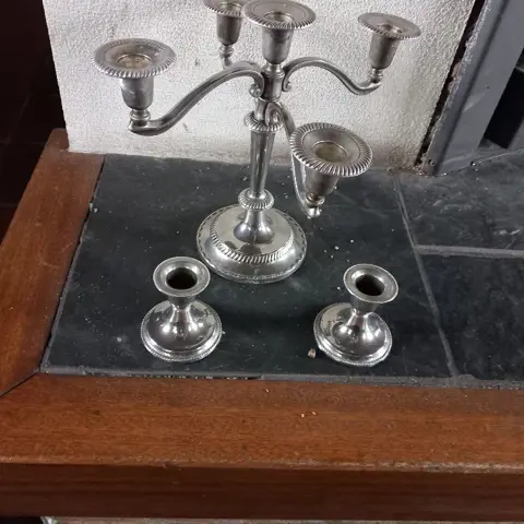 Verzilverde kaarsen kandelaar