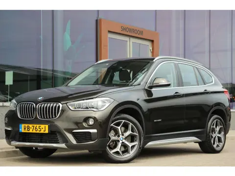 BMW X1 sDrive20i Corporate Lease Executive | LED | Half leder | PDC |