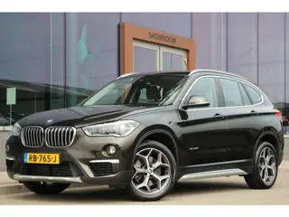 BMW X1 sDrive20i Corporate Lease Executive | LED | Half leder | PDC |