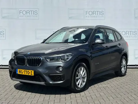 BMW X1 sDrive18i Centennial High Executive NL AUTO | CAMERA | STOELVERW | NAVI | TREKHAAK |