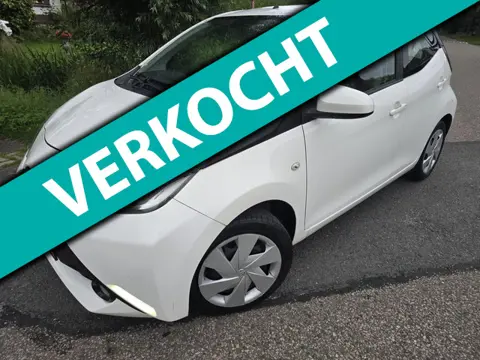 Toyota Aygo 1.0 VVT-i x-play/Navi/Camera/Airco