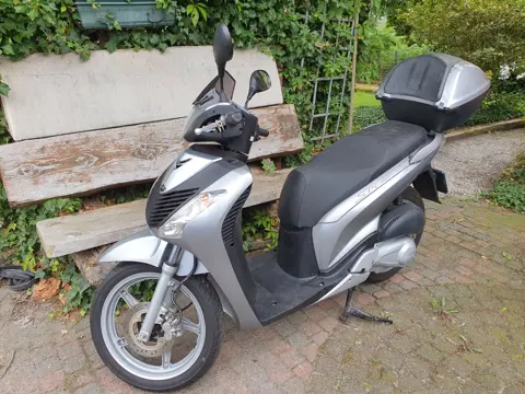 Motorscooter: Honda SH150 3.000km!!! 2010