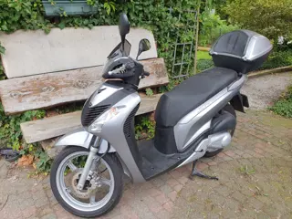 Motorscooter: Honda SH150 3.000km!!! 2010