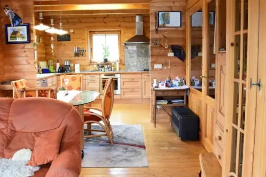 Exclusief Fins woonhuis, energiezuinig, zonnecollectoren