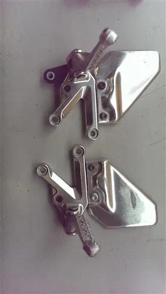 VOETSTEUN LINKS Aprilia RSV 1000 2004 - 2005 / 2006 - 2008