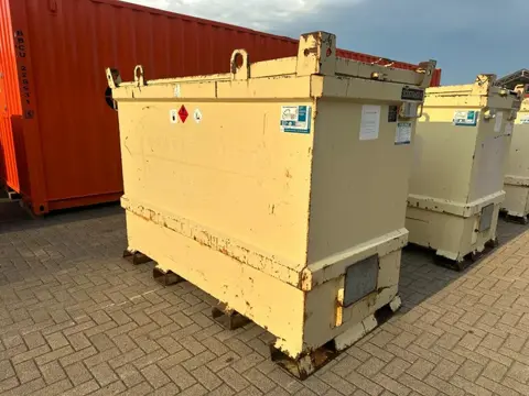 Tolsma Kiwa IBC 3000 liter Dieseltank Milieutank (bj 2006)