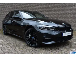 BMW 3-serie Touring 330e High Executive M-Pakket, Pano, Apple Carplay, Achteruitrijcamera, Carbon