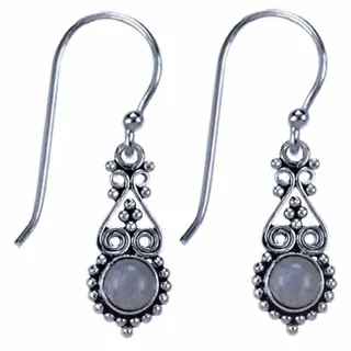 Maansteen, fraai versierde oorbellen van zilver
