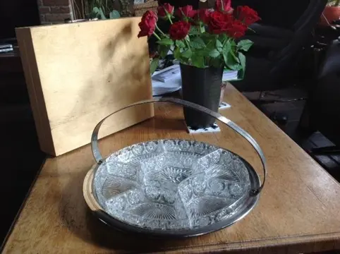 Serveerschaal- glazen schaaltjes, 80 jaar of ouder!