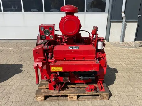 Cummins V-504 - V8 diesel 202 PK gemariniseerd marine diesel Engine