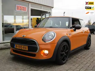 Mini Mini 1.2 One Business betreft een van binnen en buiten mooie en technisch goede Mini rondom 17"