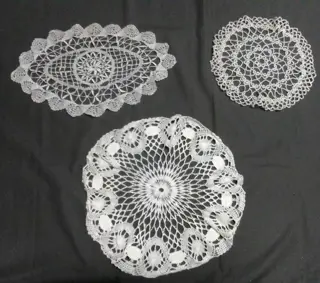 3 gehaakte kanten kleedjes, zgst,wit, ovaal/rond, katoen